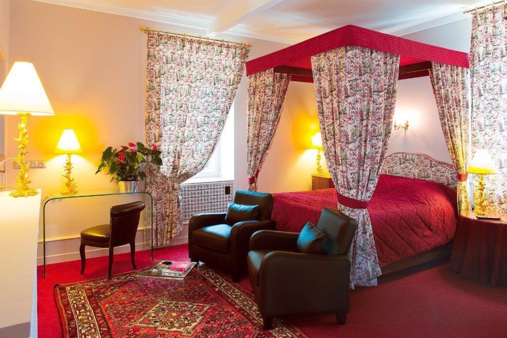 Coin salon dans l'établissement Château de Fleurville & Spa
