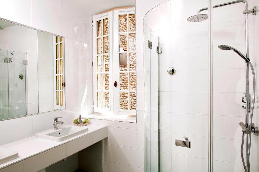 Salle de bains dans l'établissement Château de Fleurville & Spa