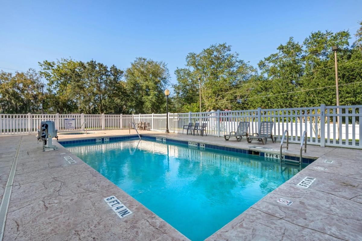 Comfort Suites Ocala North - Housity