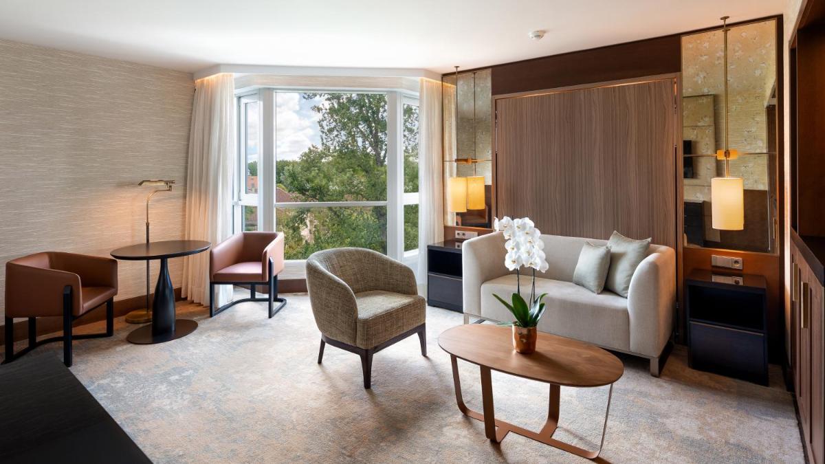 Ein Sitzbereich in der Unterkunft InterContinental Berlin by IHG