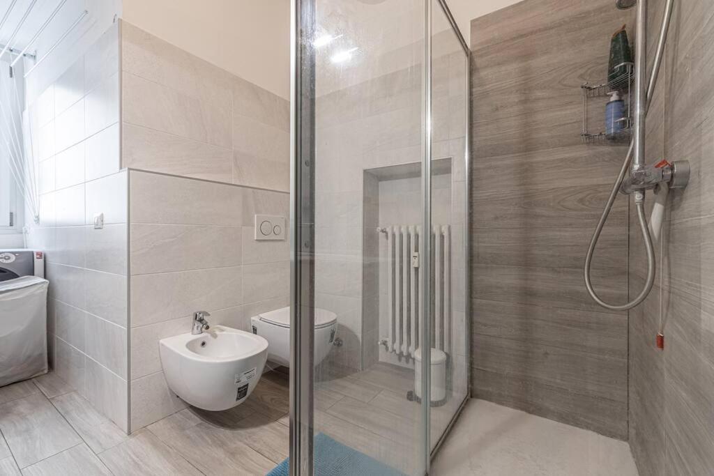 Three room apartment 2 beds, 3rd bed available - Housity