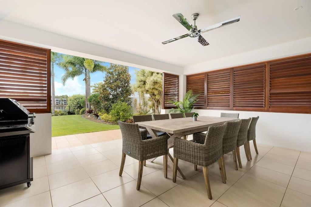 Stunning Waterfront Coastal Retreat, sleeps 13 - Housity