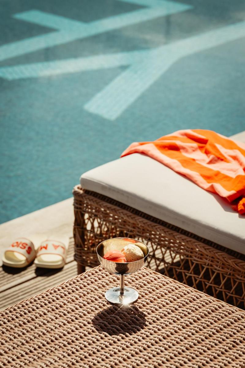 Piscine de l'établissement La Mission Hôtel & SPA - l'île d'Yeu ou située à proximité