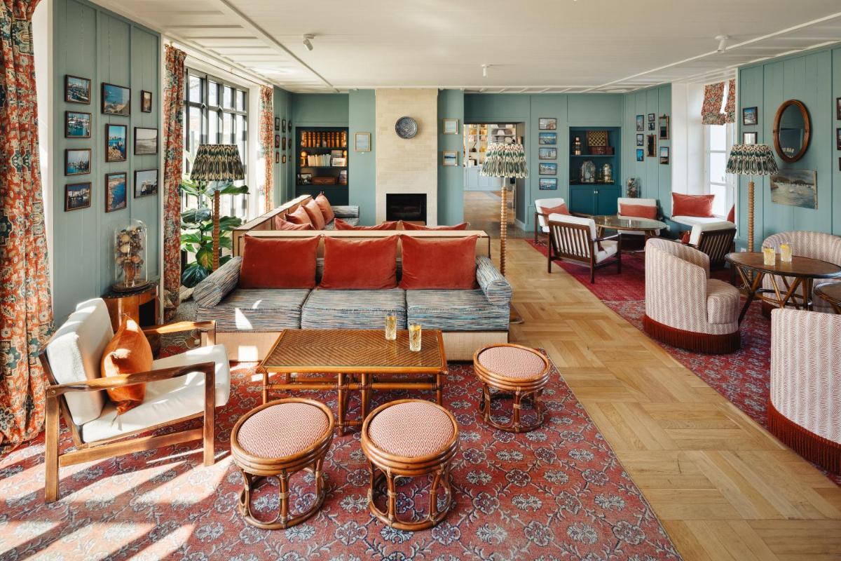Coin salon dans l'établissement La Mission Hôtel & SPA - l'île d'Yeu