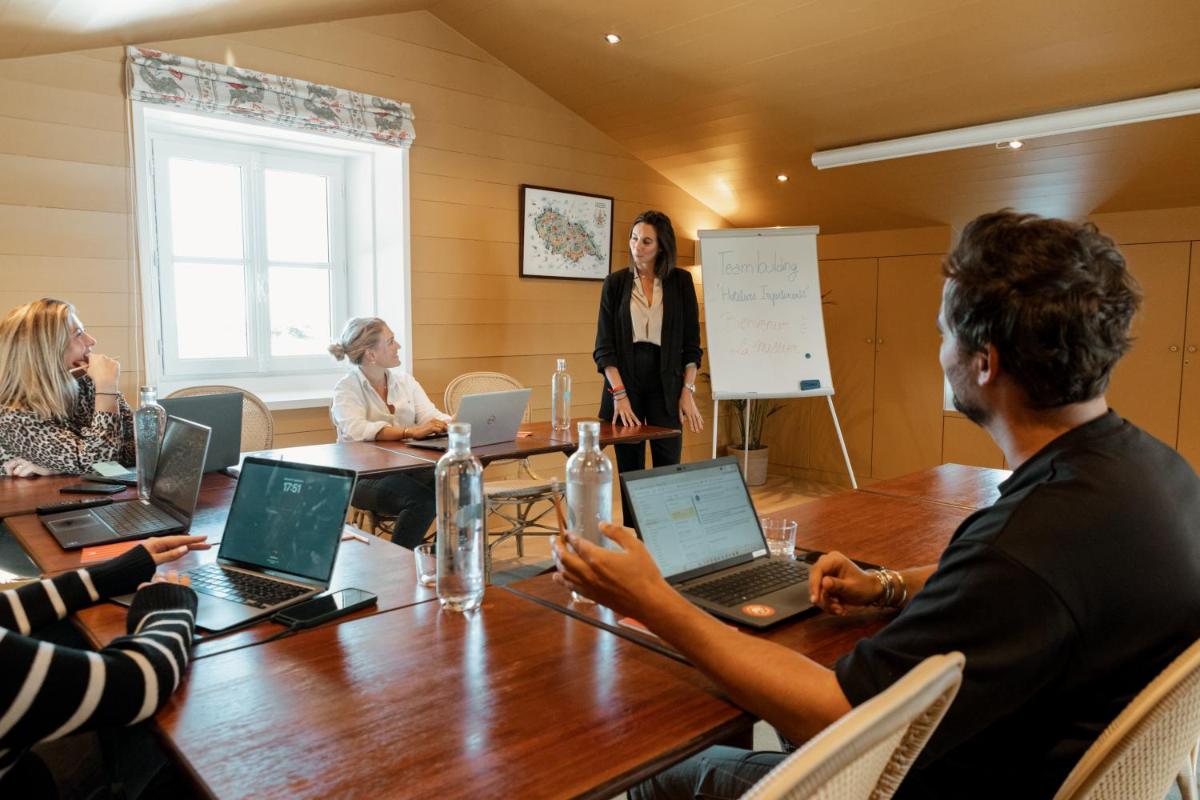 Espace de conférence ou salle de réunion dans l'établissement La Mission Hôtel & SPA - l'île d'Yeu