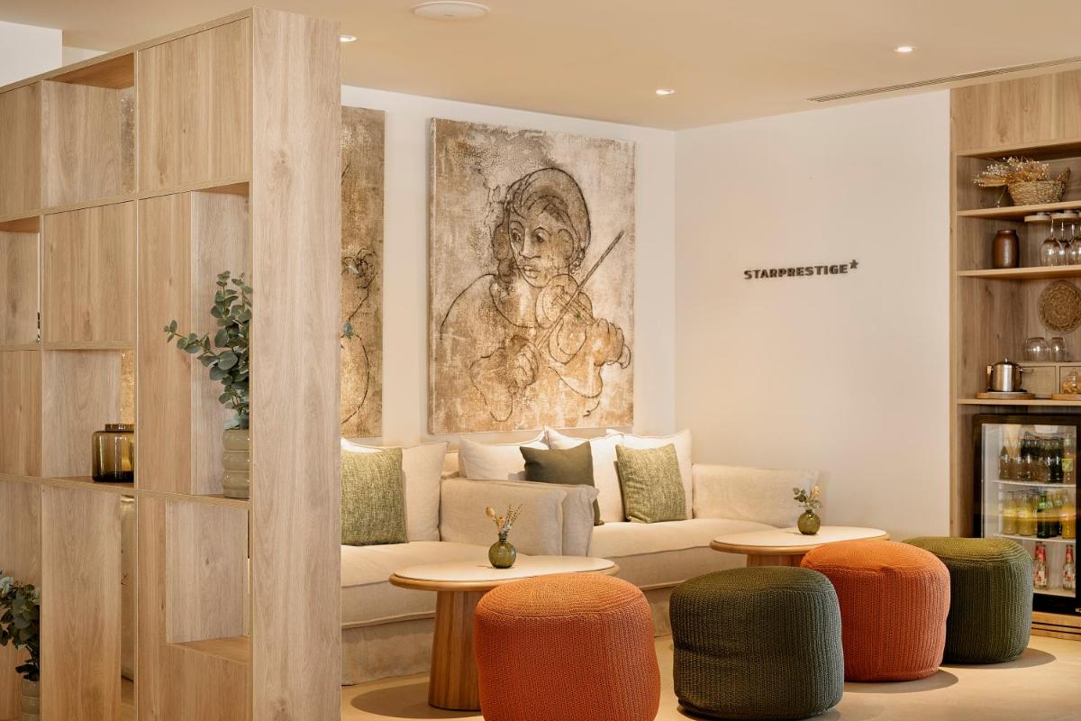 Zona de estar de Iberostar Selection Es Trenc -New Opening-