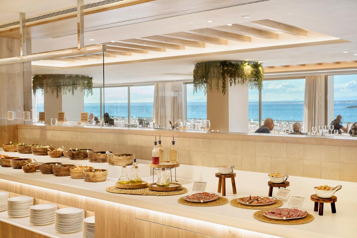 Comida en o cerca de este hotel