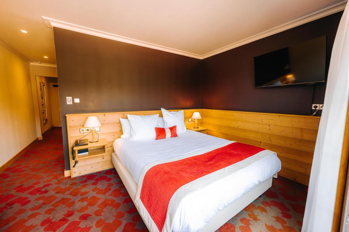 Un ou plusieurs lits dans un hébergement de l'établissement Les Violettes Hotel & Spa