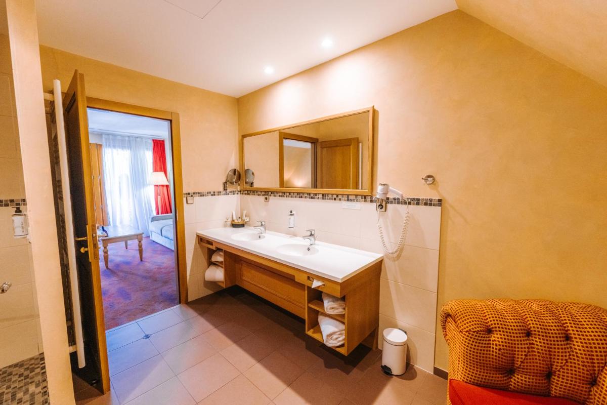 Salle de bains dans l'établissement Les Violettes Hotel & Spa