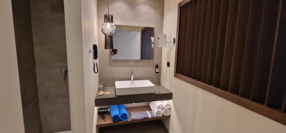 Cosmopolitan Hotel - Housity