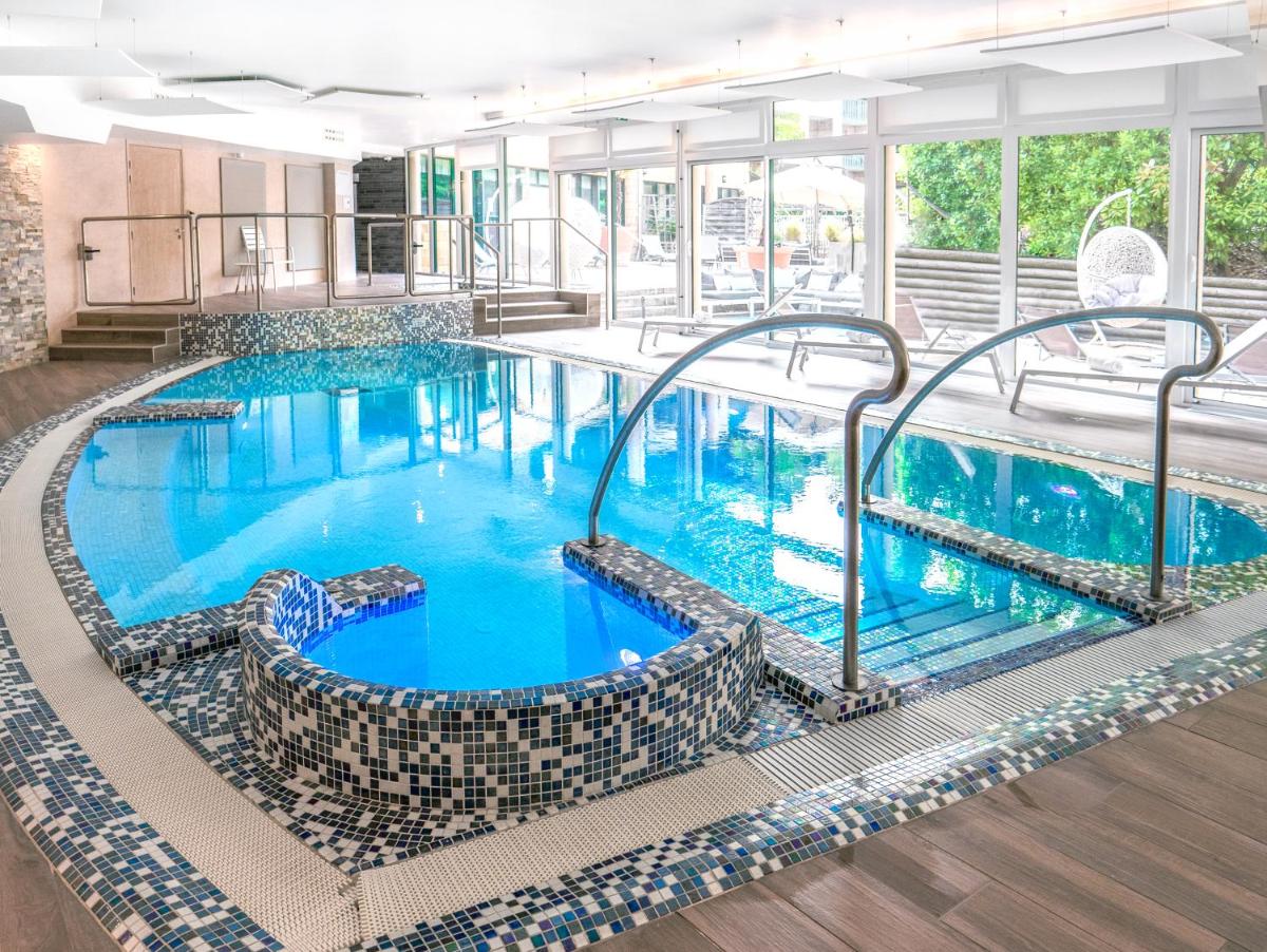 Piscine de l'établissement Hôtel & Spa Vitalparc, The Originals Collection ou située à proximité