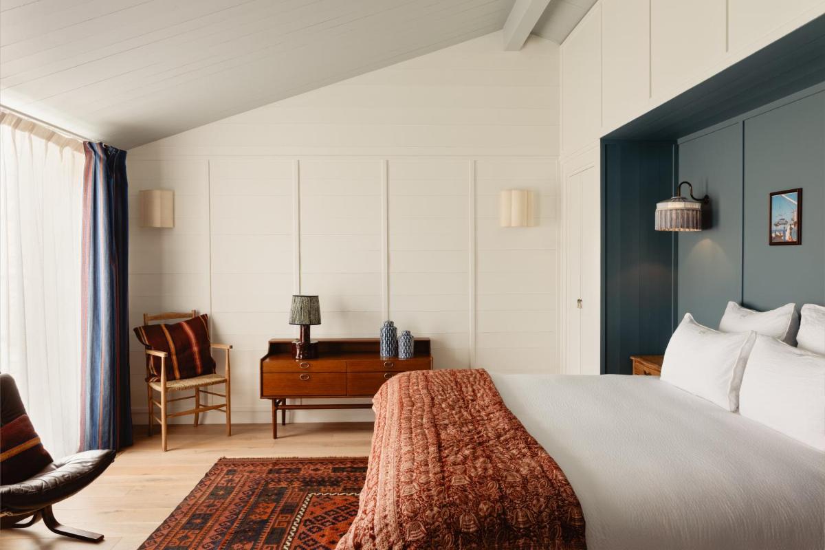 Un ou plusieurs lits dans un hébergement de l'établissement La Mission Hôtel & SPA - l'île d'Yeu