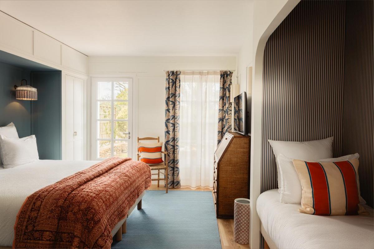 Un ou plusieurs lits dans un hébergement de l'établissement La Mission Hôtel & SPA - l'île d'Yeu