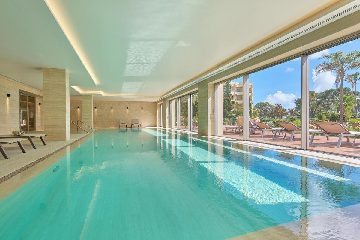 A piscina em ou perto de PortoBay Falesia