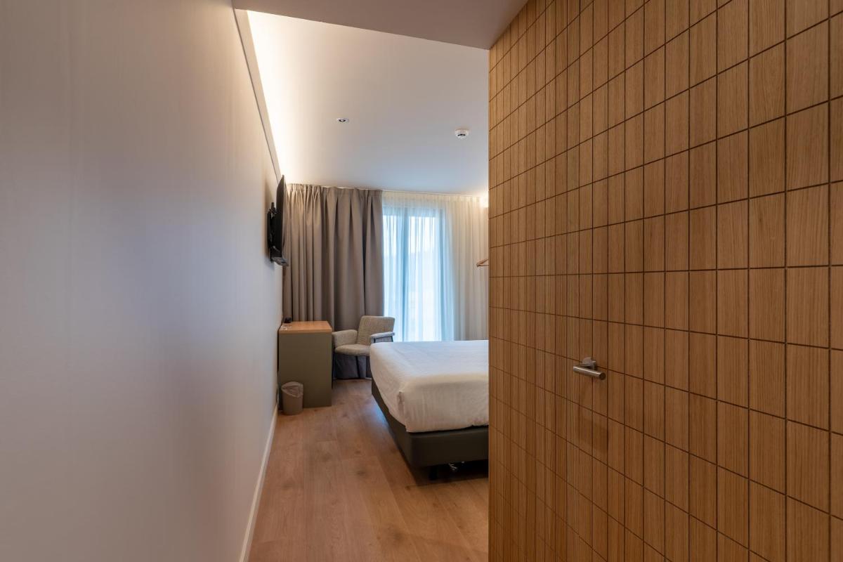Hotel Los Pasiegos - Housity