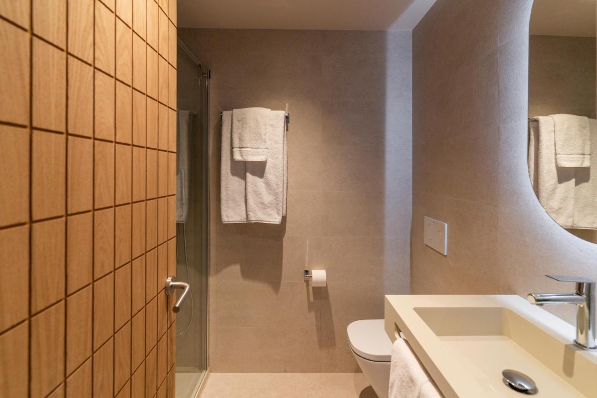 Hotel Los Pasiegos - Housity
