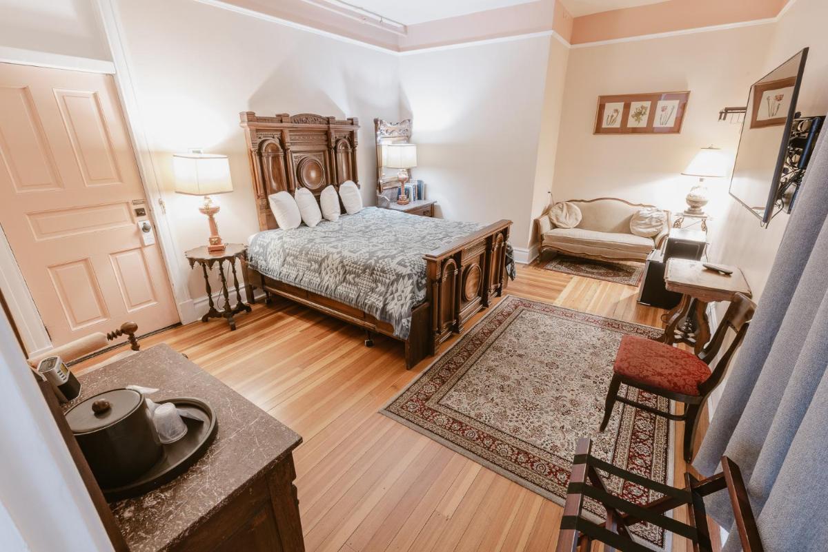 Castaneda Hotel - Housity