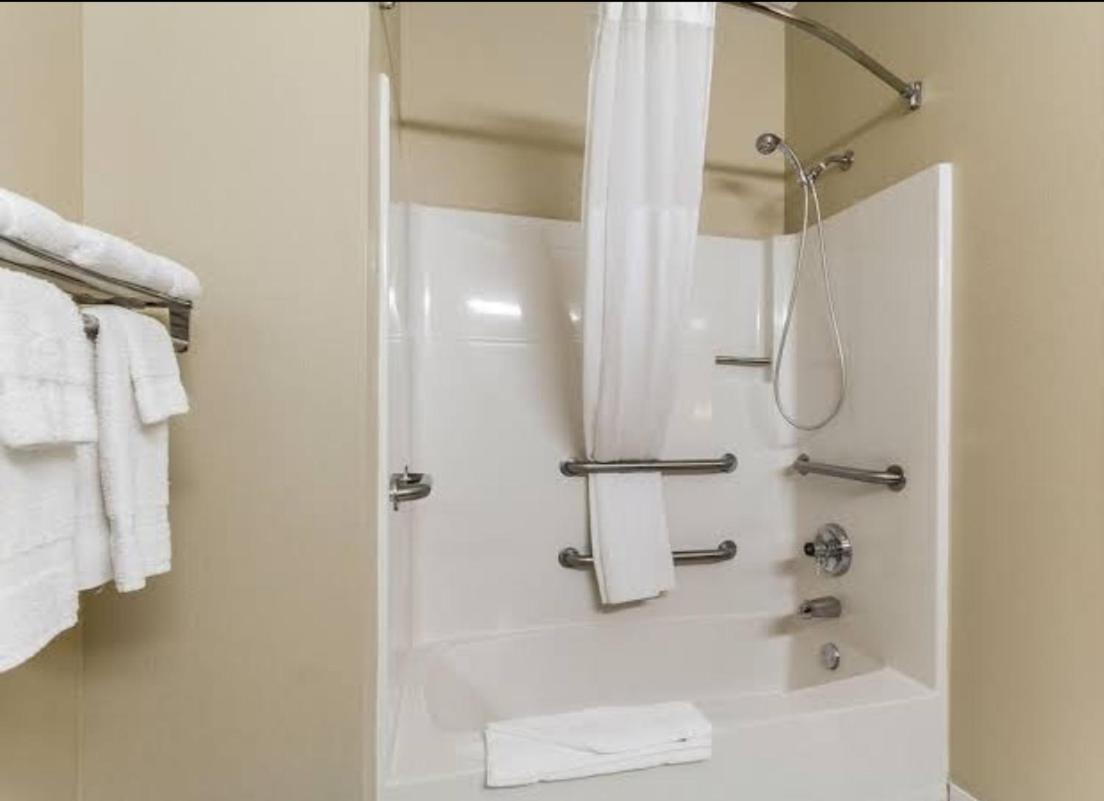 Quality Inn & Suites Eau Claire University Area - Housity