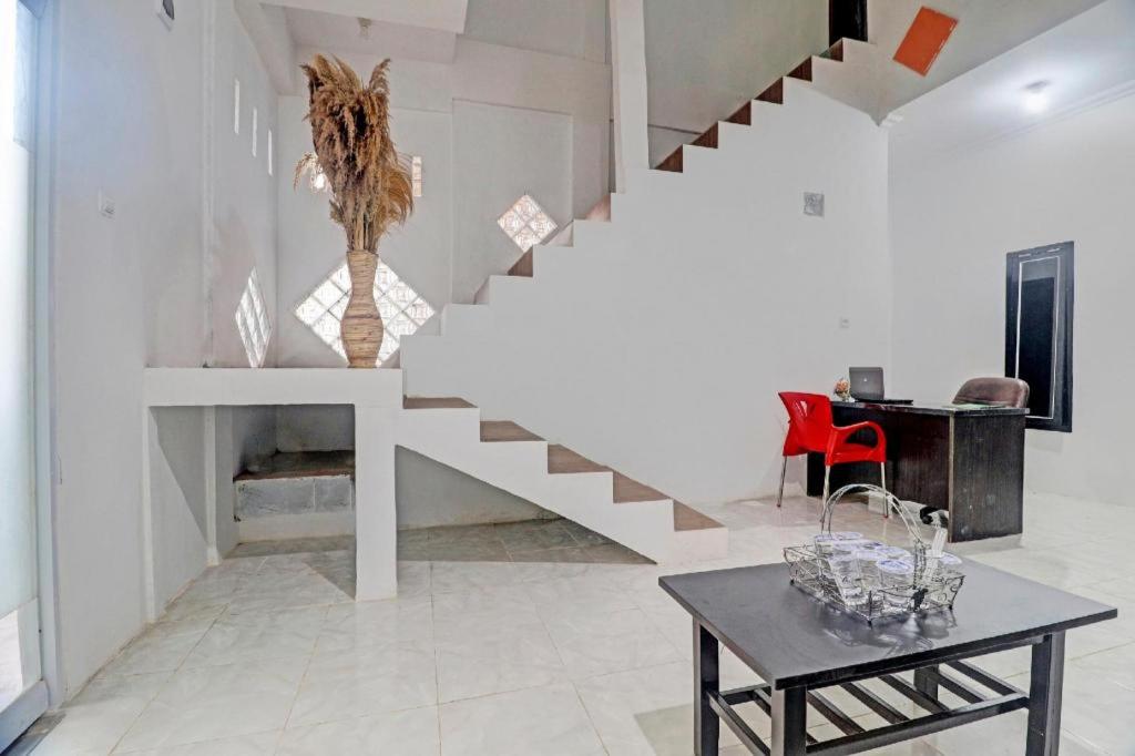 OYO 92596 Al-razzaq Guest House - Hizvo