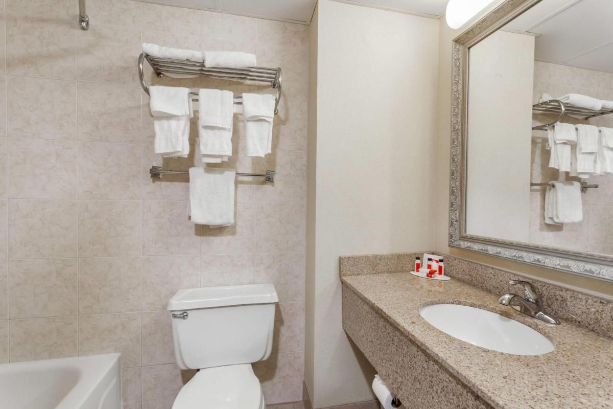 Ramada by Wyndham Newburgh/West Point - Housity