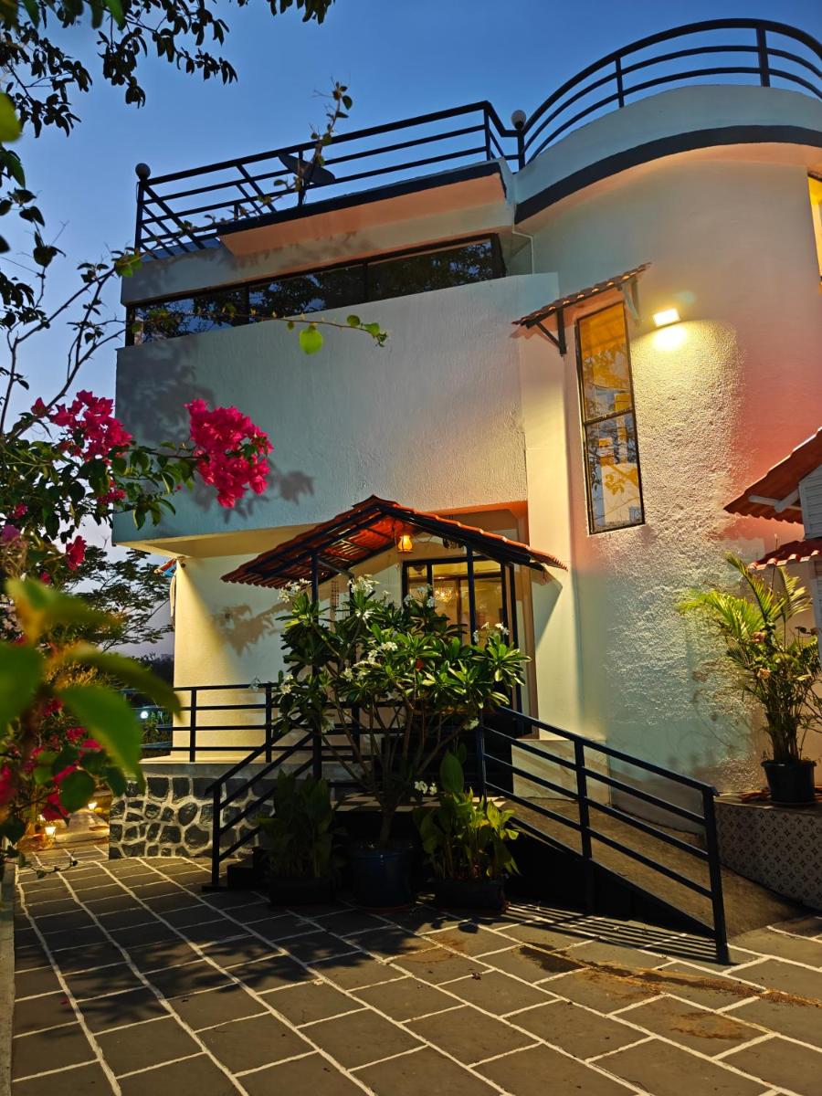 Sunils villa with Machan and play area in Karjat - Hizvo