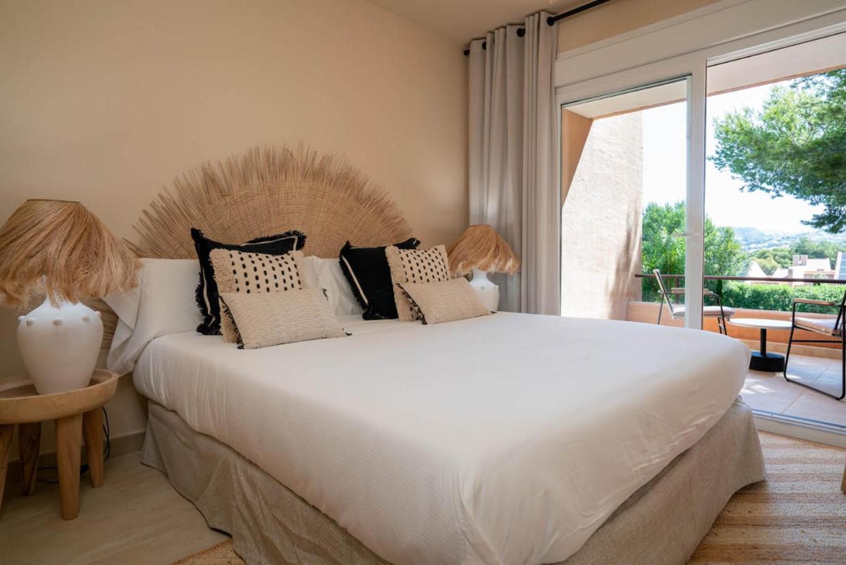Cama o camas de una habitación en Hotel Ritual de Terra & SPA Moraira