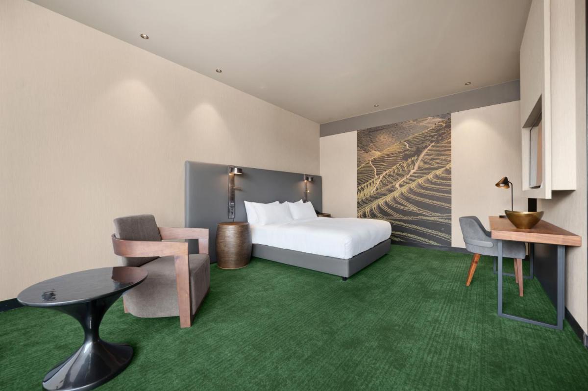 Uma cama ou camas num quarto em Hilton Porto Gaia