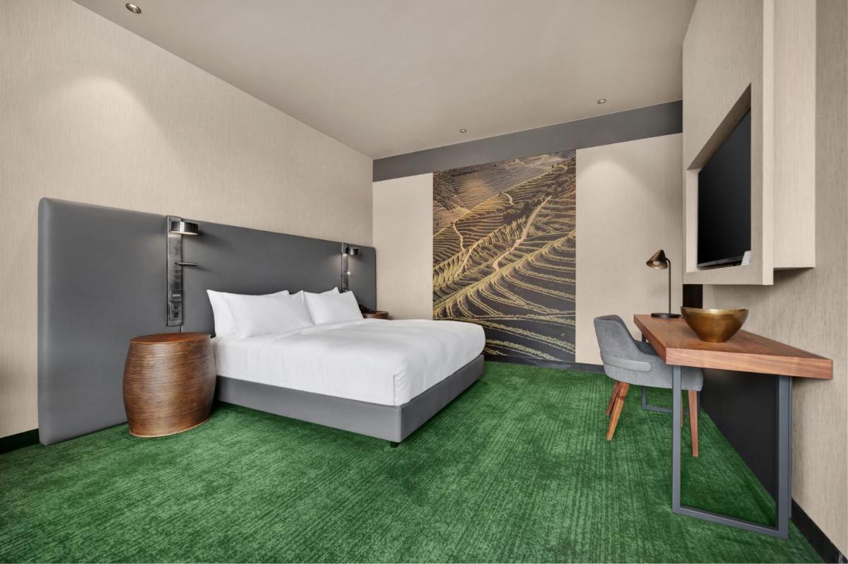 Uma cama ou camas num quarto em Hilton Porto Gaia