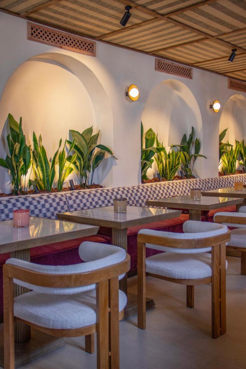 Un restaurante o sitio para comer en Nomad Hotel & Spa Altea