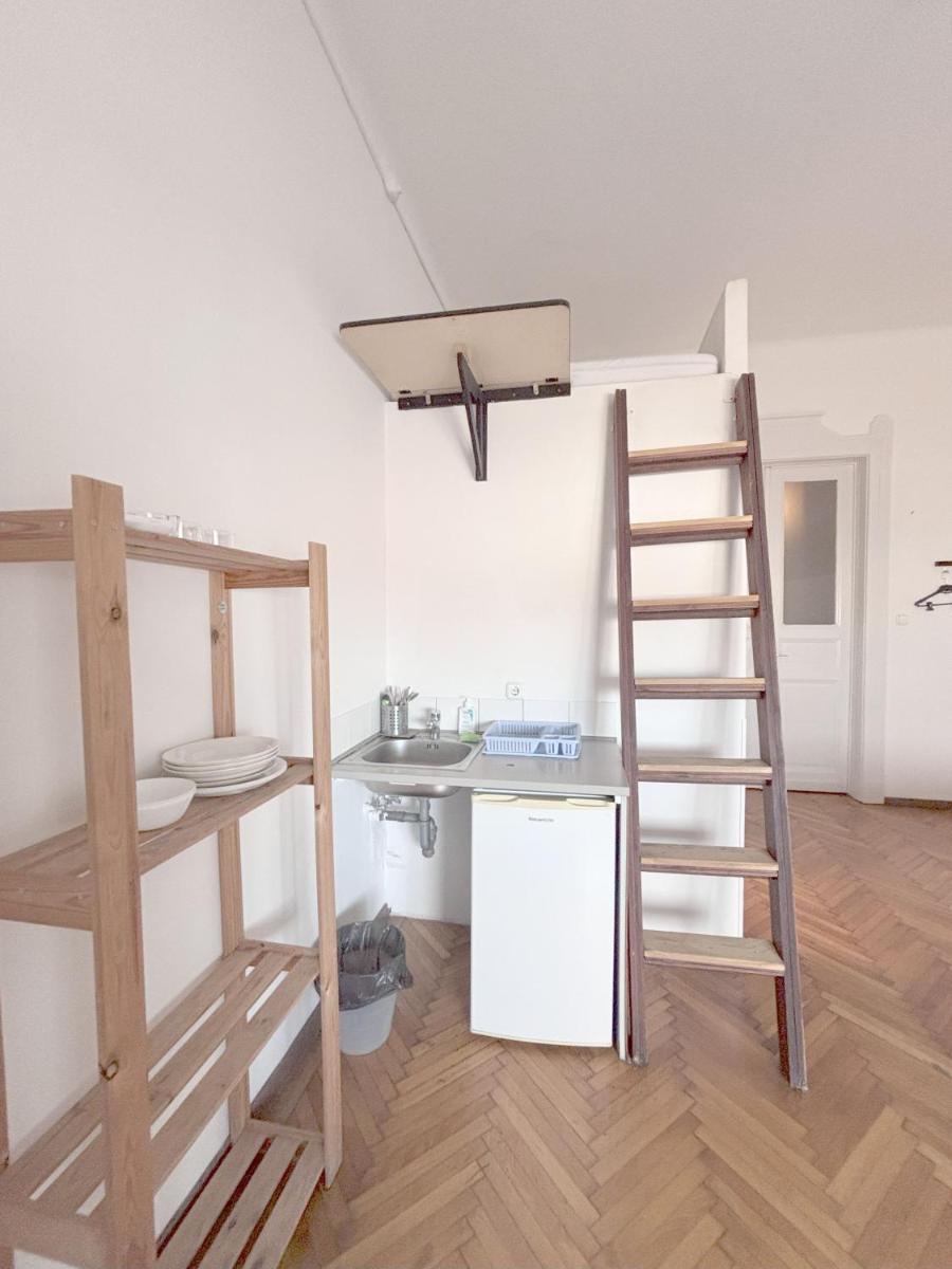 Artist Guest House - Housity