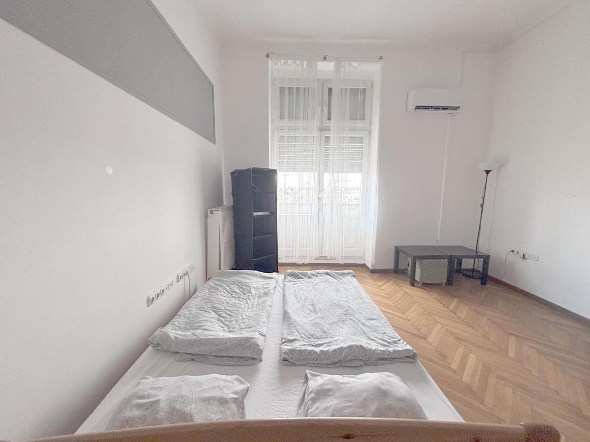 Artist Guest House - Housity