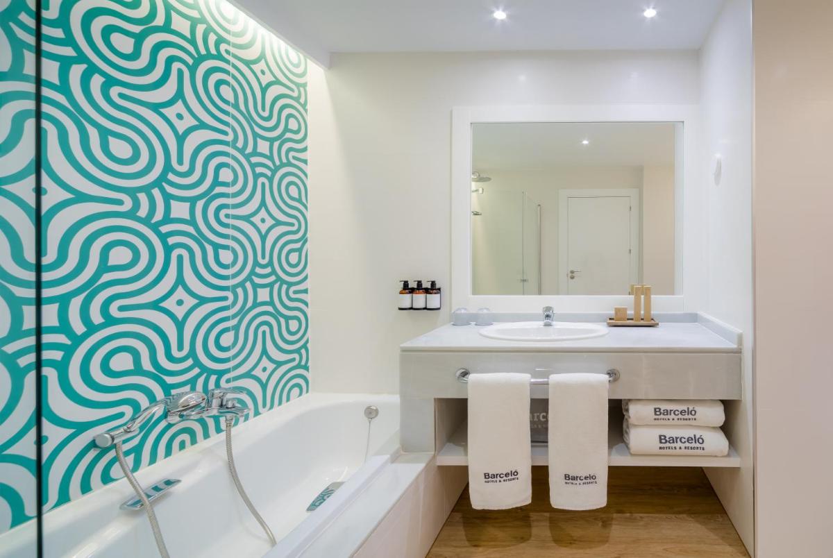 Un baño de Barceló Cabo de Gata
