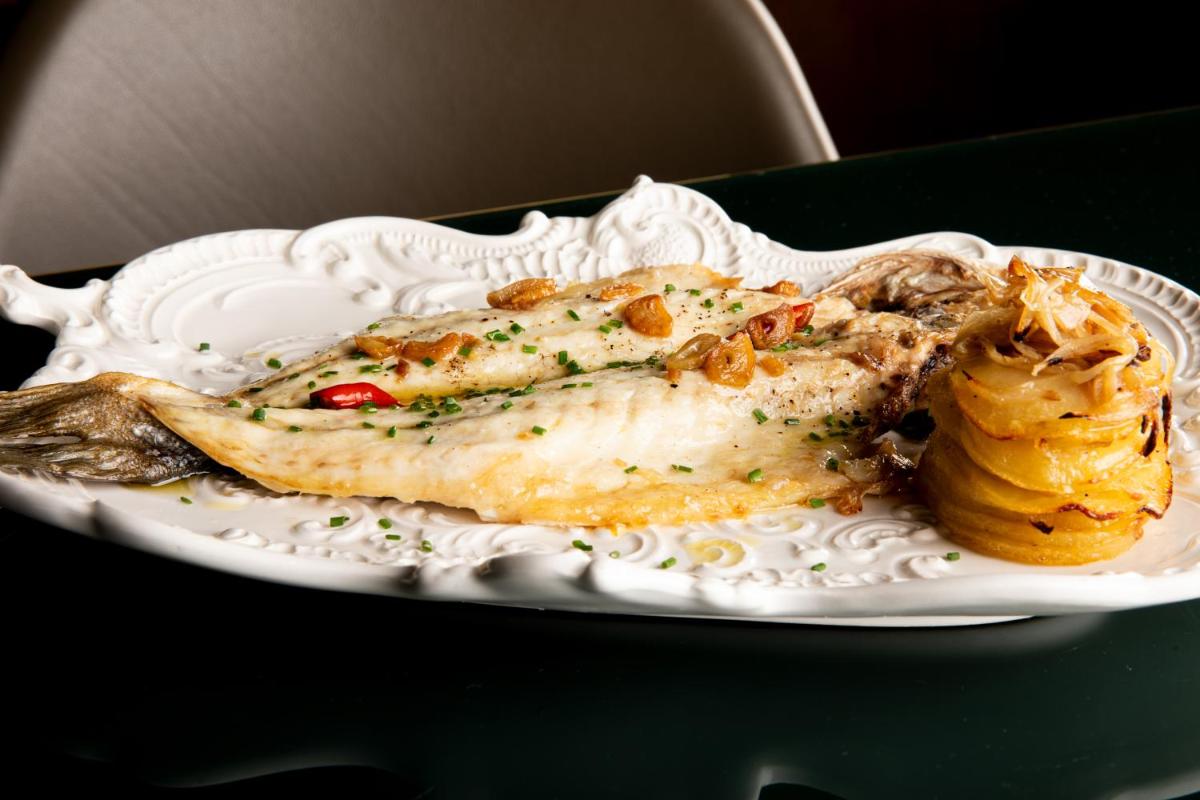 Comida en o cerca de este hotel