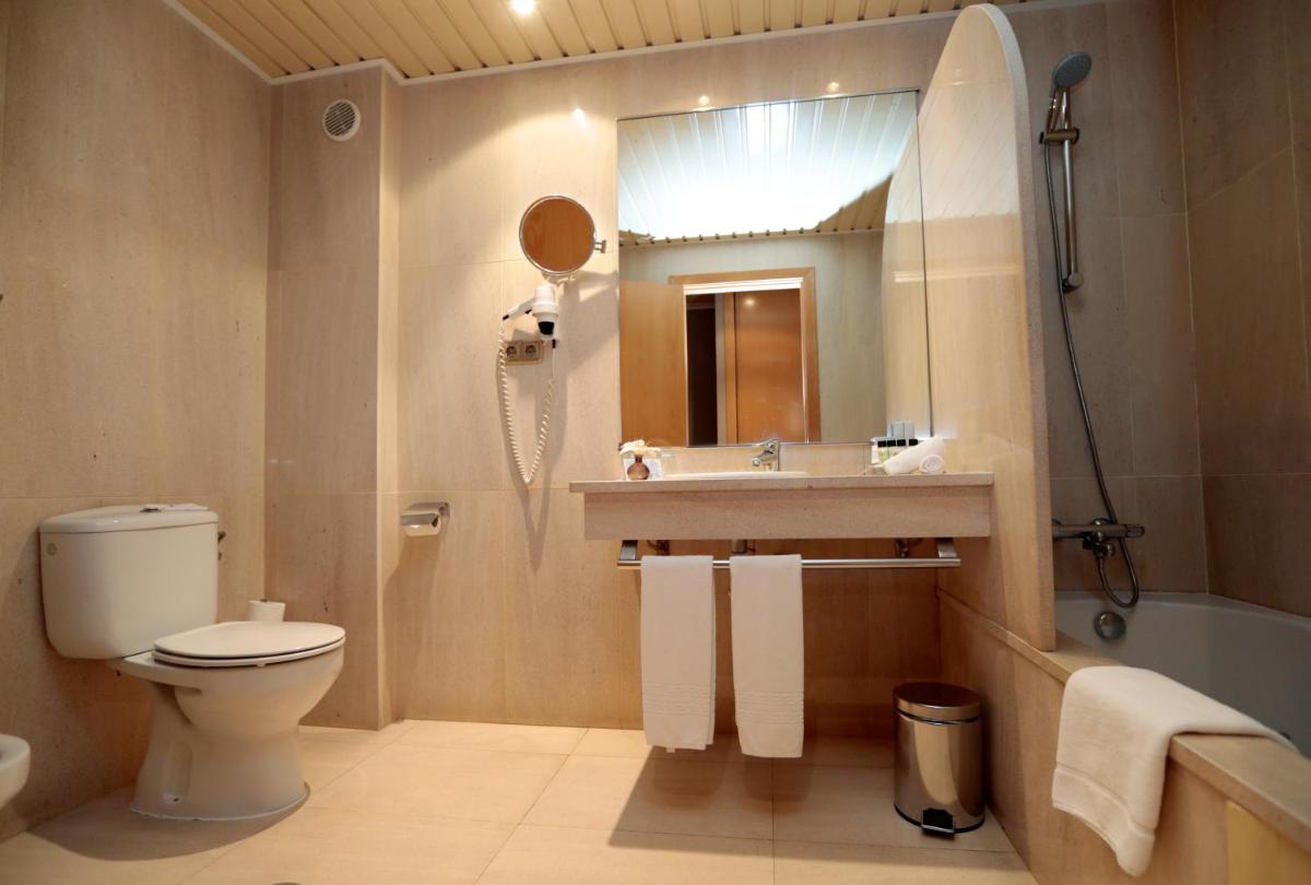 Un baño de Hotel Spa Congreso