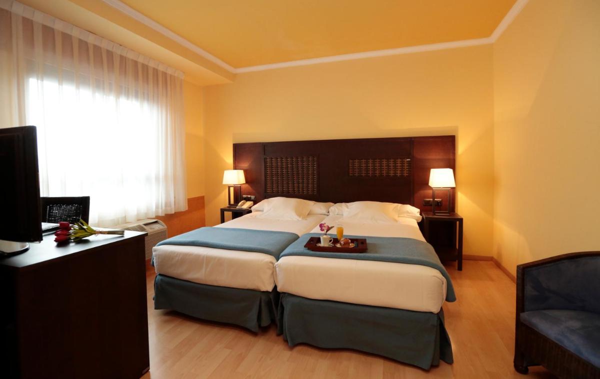 Cama o camas de una habitación en Hotel Spa Congreso
