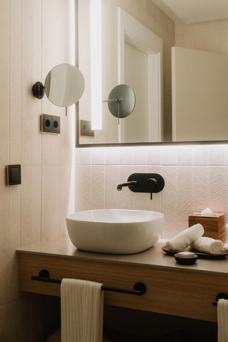 Un baño de SO/ Sotogrande Spa & Golf Resort Hotel