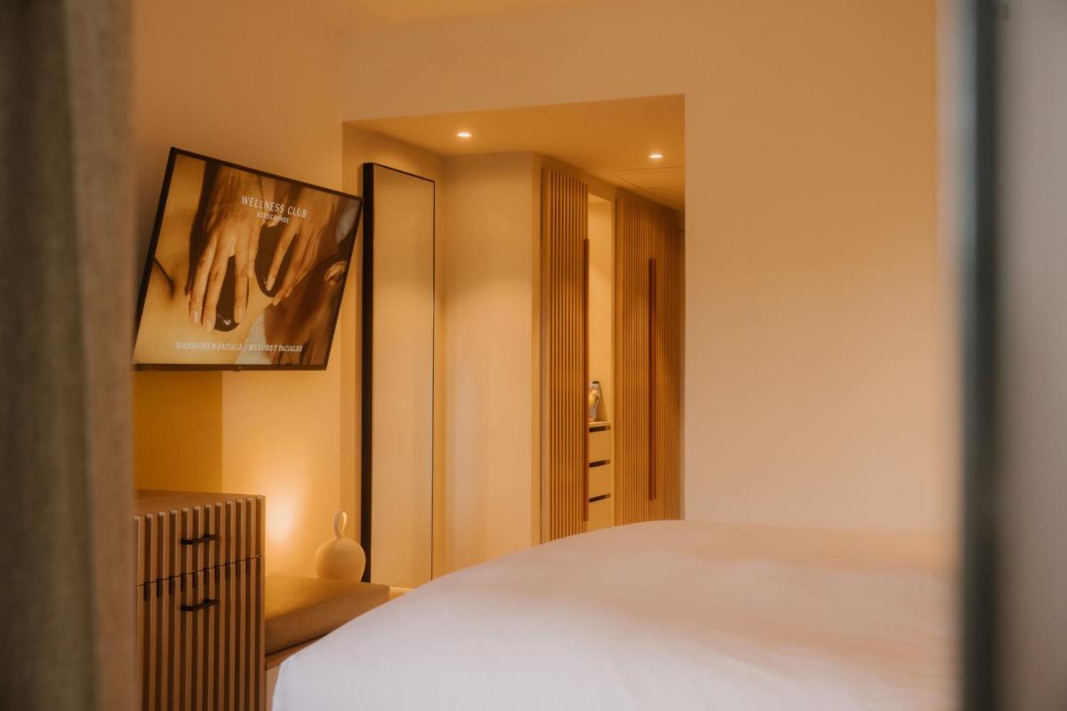 Cama o camas de una habitación en SO/ Sotogrande Spa & Golf Resort Hotel