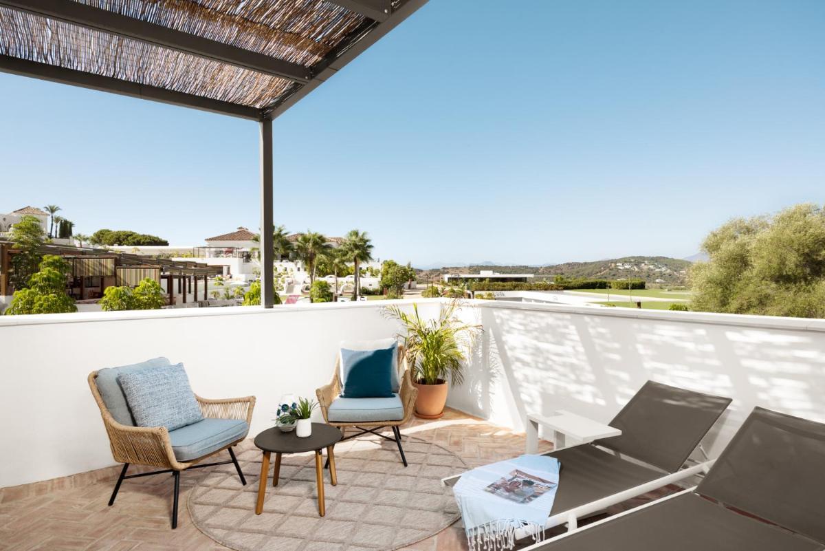 Un balcón o terraza de SO/ Sotogrande Spa & Golf Resort Hotel