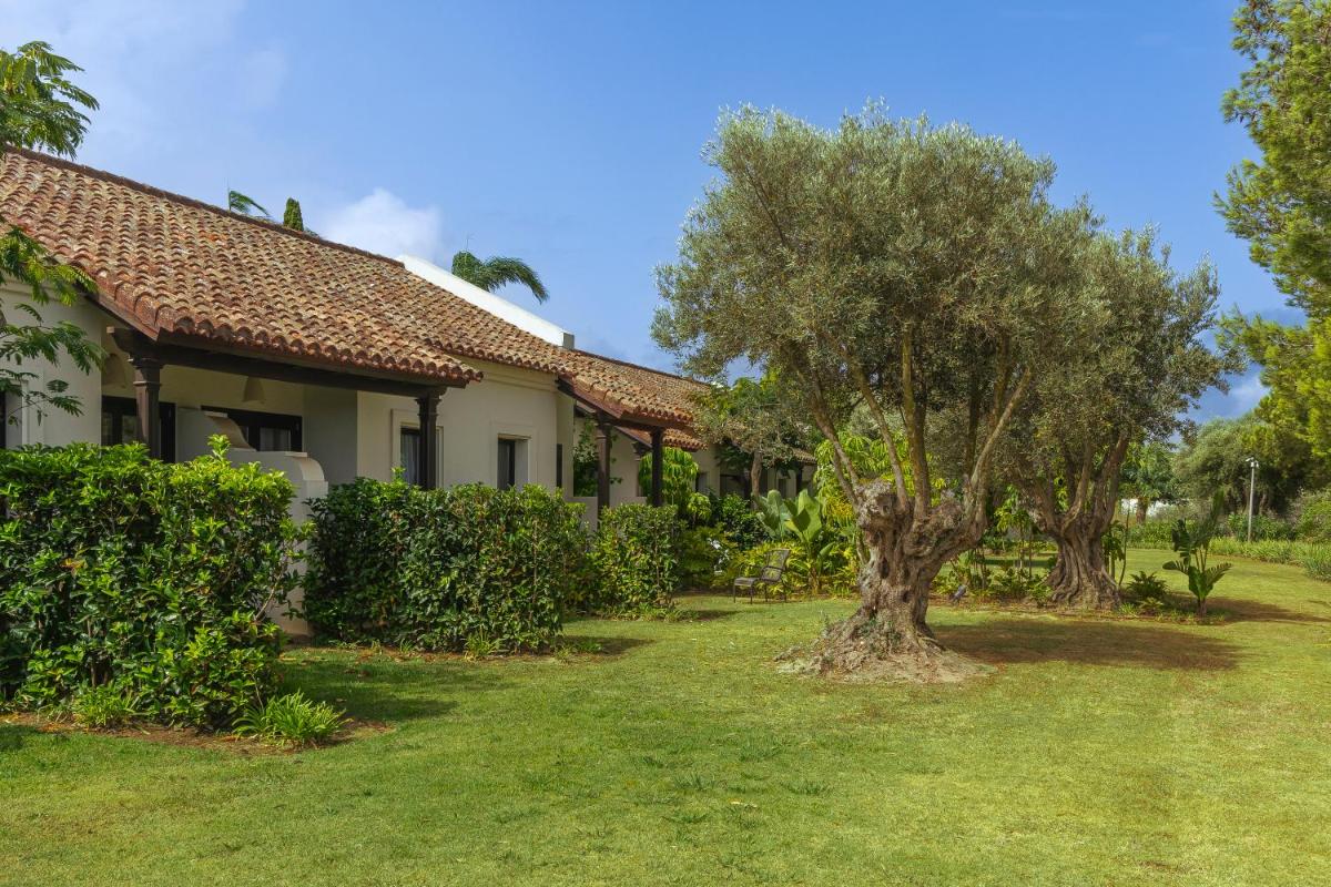 Jardín al aire libre en SO/ Sotogrande Spa & Golf Resort Hotel