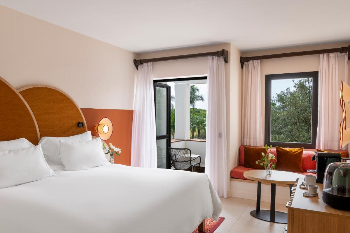 Cama o camas de una habitación en SO/ Sotogrande Spa & Golf Resort Hotel