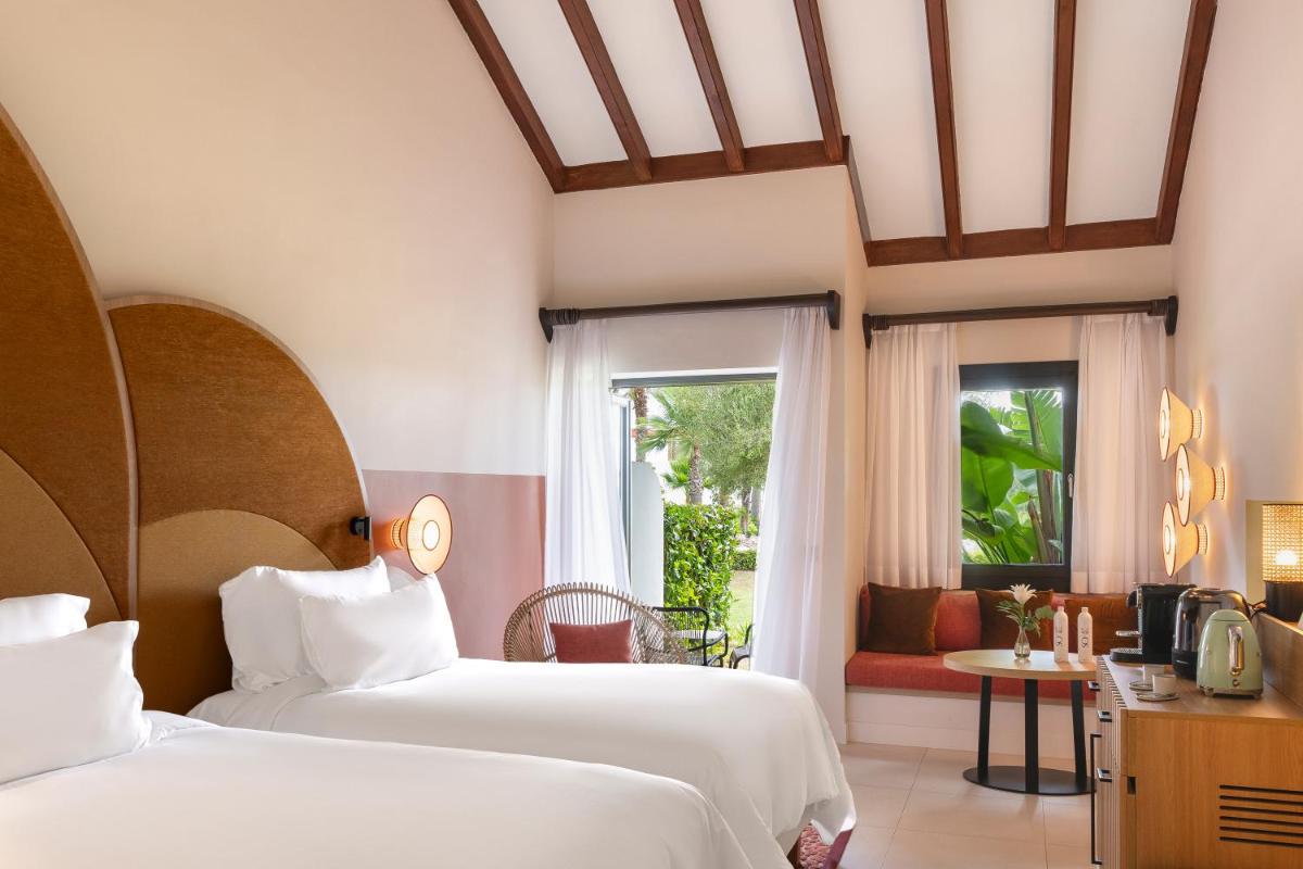 Cama o camas de una habitación en SO/ Sotogrande Spa & Golf Resort Hotel