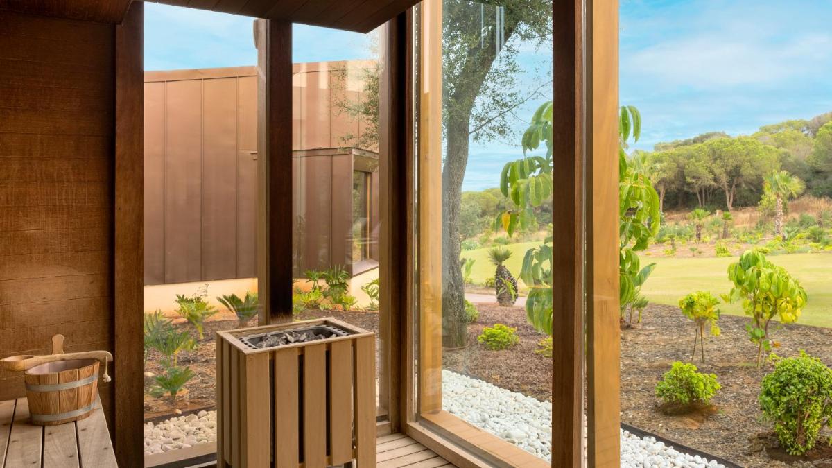 Jardín al aire libre en SO/ Sotogrande Spa & Golf Resort Hotel