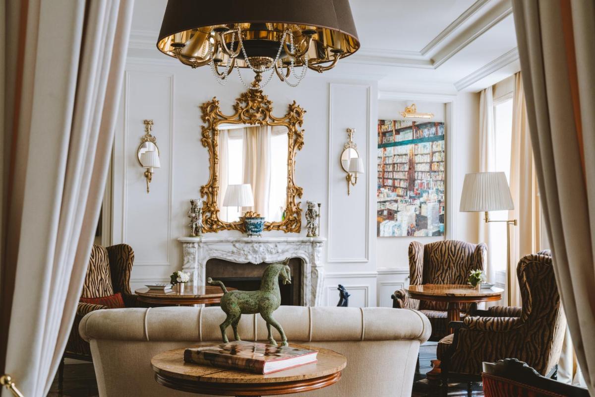 Coin salon dans l'établissement Hotel Splendide Royal Paris - Relais & Châteaux