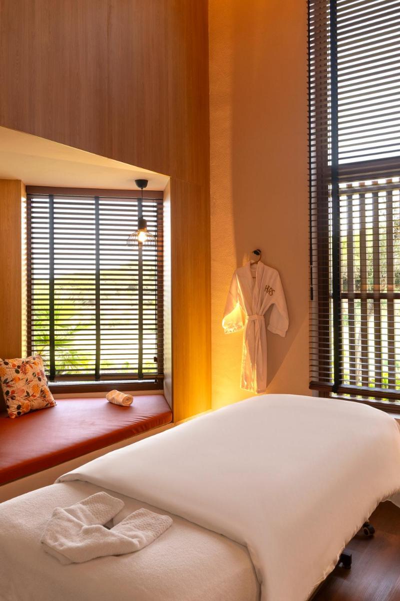 Cama o camas de una habitación en SO/ Sotogrande Spa & Golf Resort Hotel