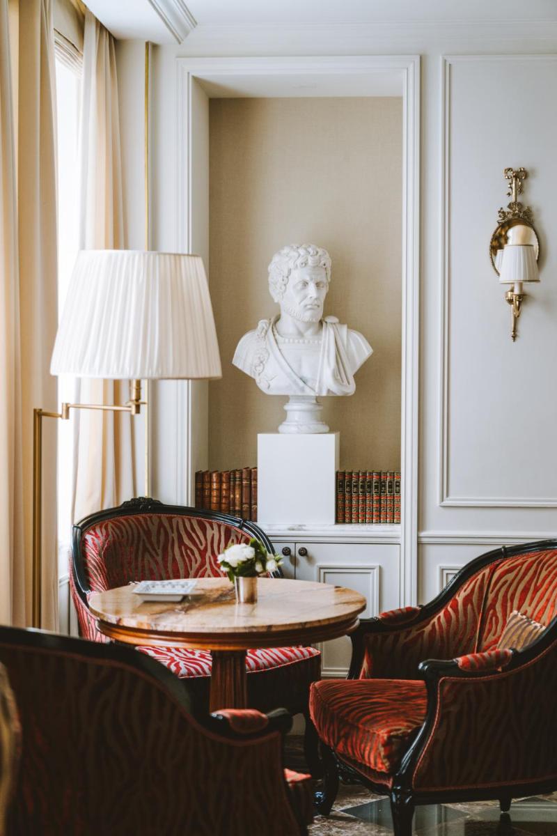 Coin salon dans l'établissement Hotel Splendide Royal Paris - Relais & Châteaux