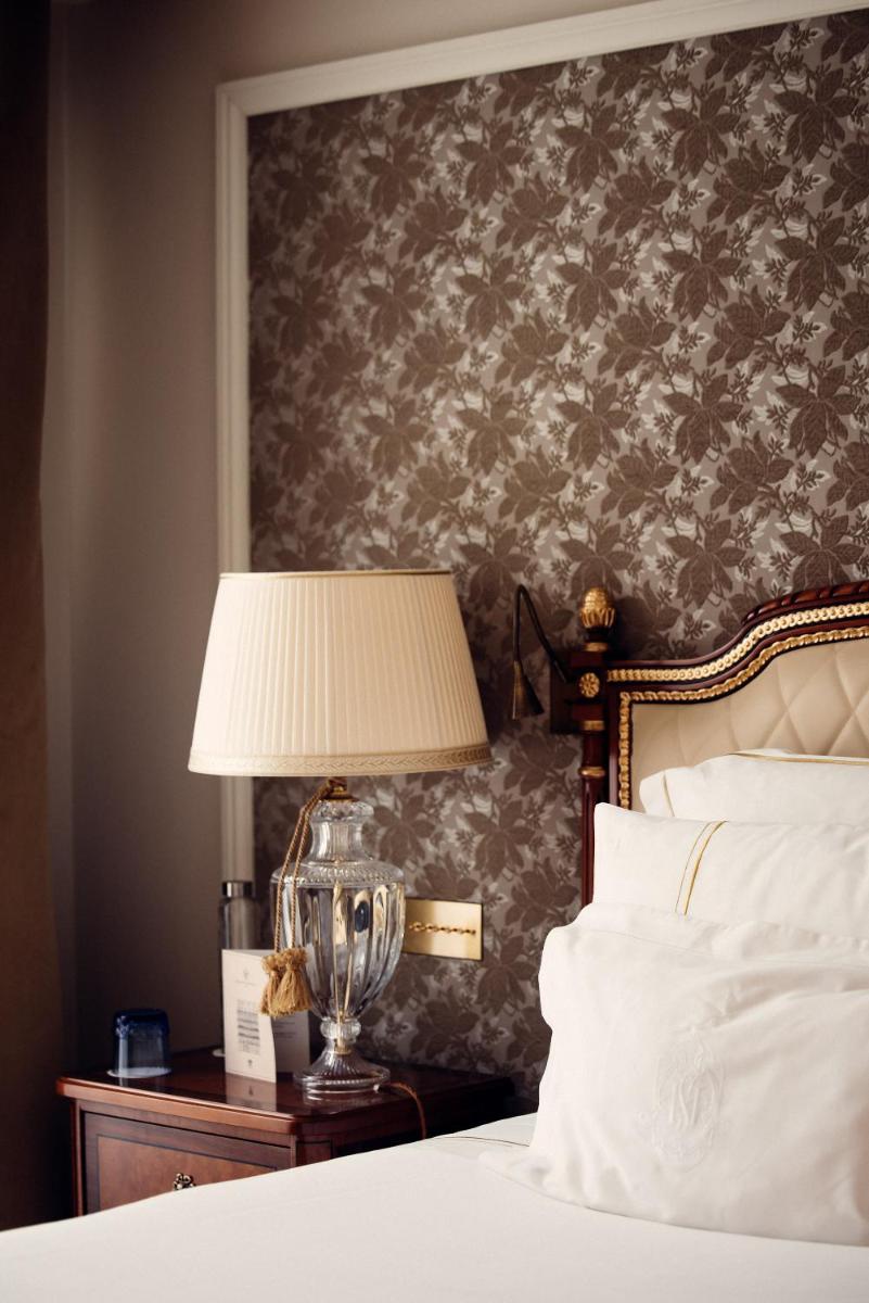 Un ou plusieurs lits dans un hébergement de l'établissement Hotel Splendide Royal Paris - Relais & Châteaux