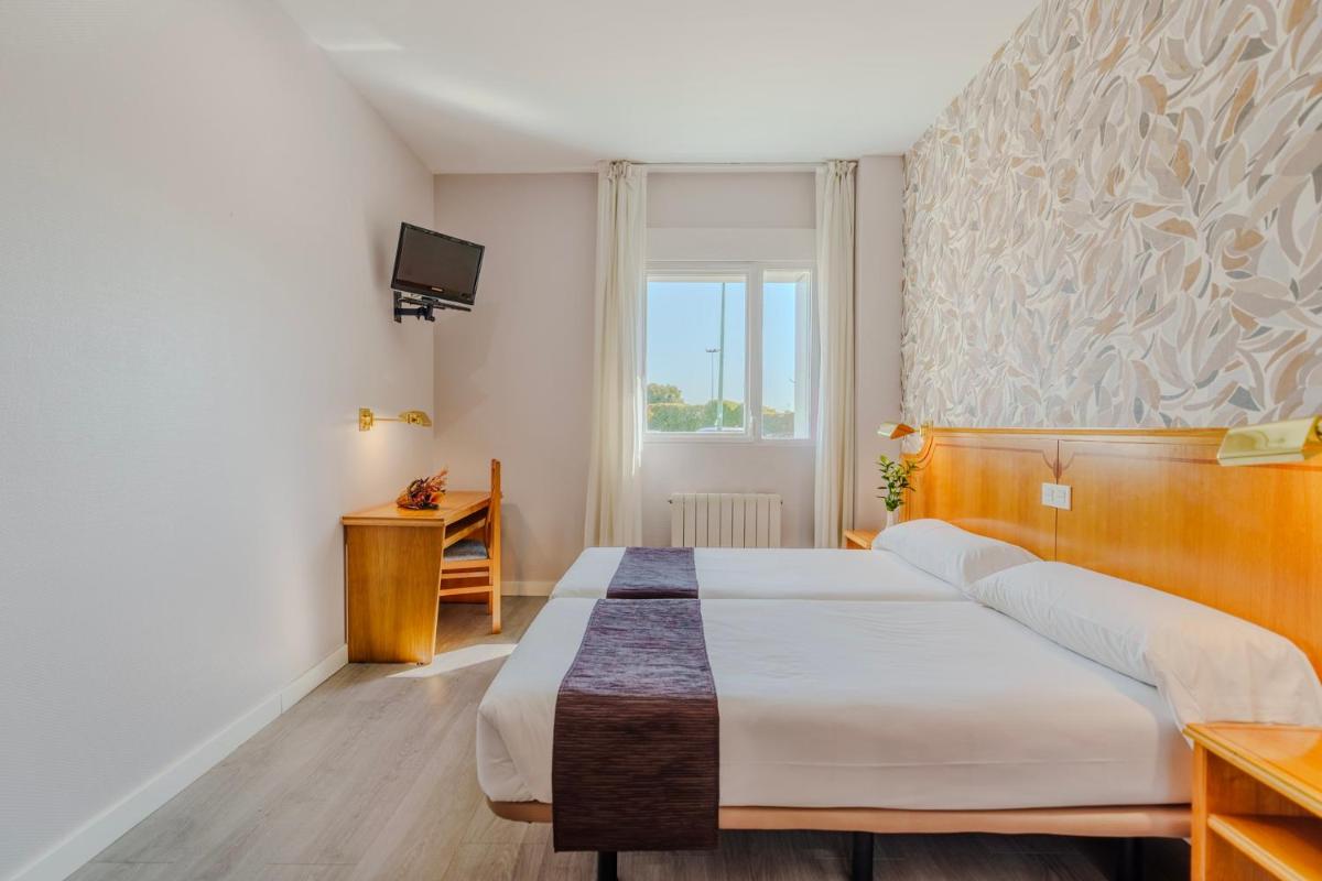 Hotel Rey Arturo Burgos - Housity