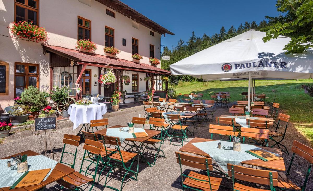 Wald Apartments bei Schlossgaststätte Hohenberg - Seeshaupt, südlicher Stanberger See, kostenfrei Parken, Ladestation für Auto und Fahrad, WLAN, Natur pur - Housity