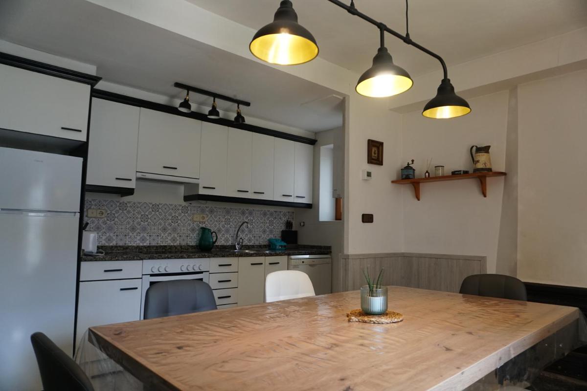 Cirjuana, casa en el centro con agradable jardín y barbacoa BY PIRINEOS 360 - Housity