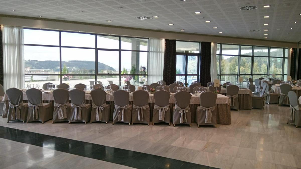 Un restaurante o sitio para comer en Hotel Palacio de la Magdalena